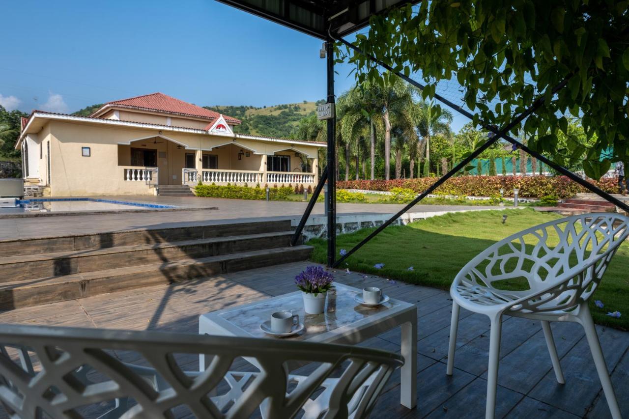 Hillrock Resort & Villas, Neral-카르자트 외부 사진