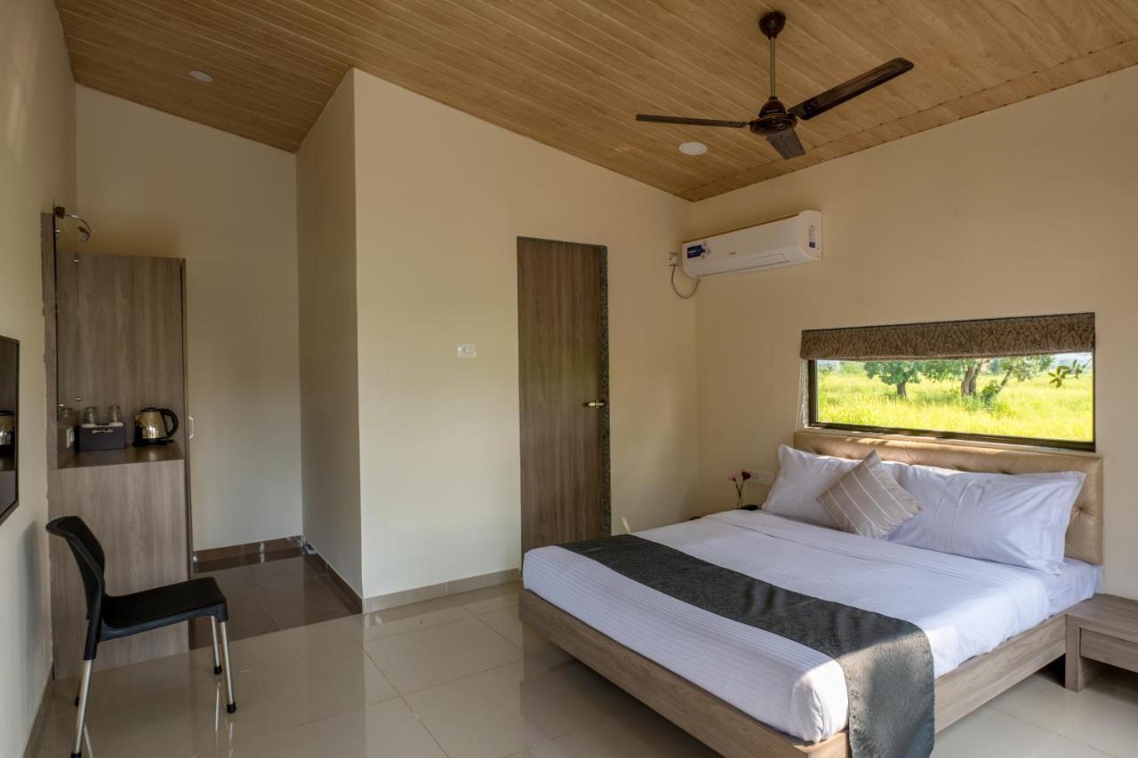 Hillrock Resort & Villas, Neral-카르자트 외부 사진