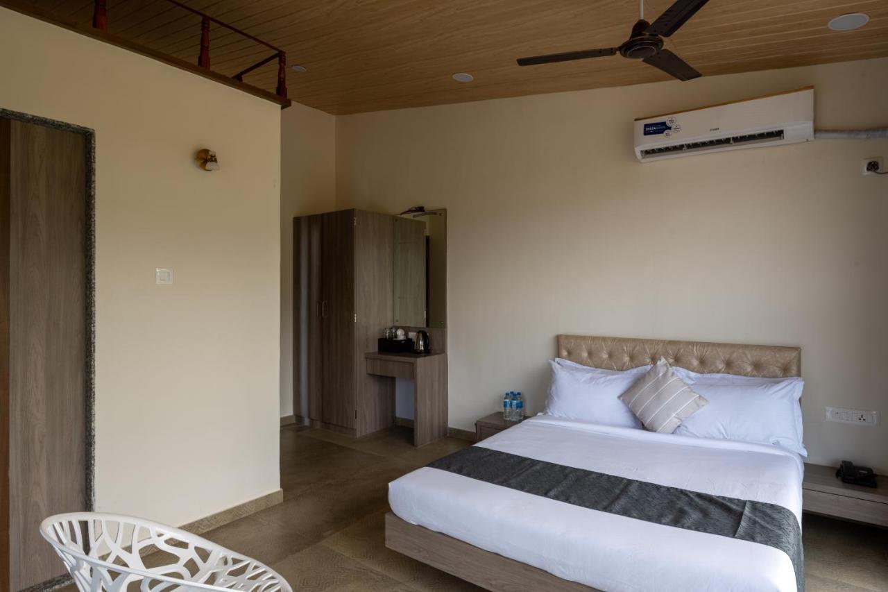 Hillrock Resort & Villas, Neral-카르자트 외부 사진