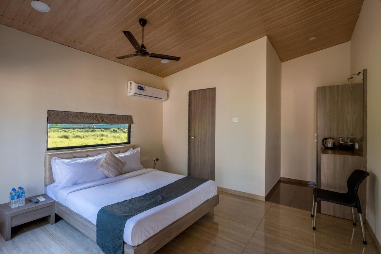 Hillrock Resort & Villas, Neral-카르자트 외부 사진