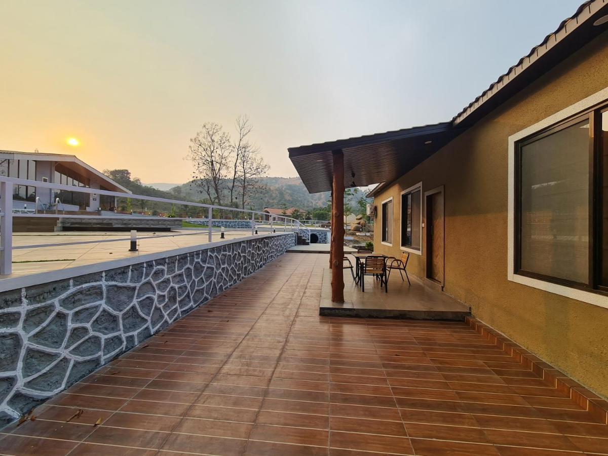 Hillrock Resort & Villas, Neral-카르자트 외부 사진