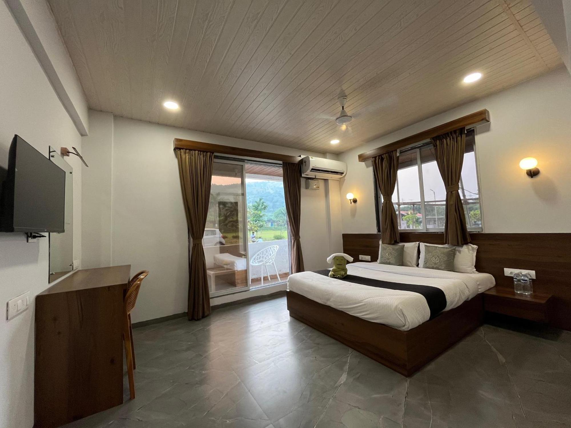 Hillrock Resort & Villas, Neral-카르자트 외부 사진