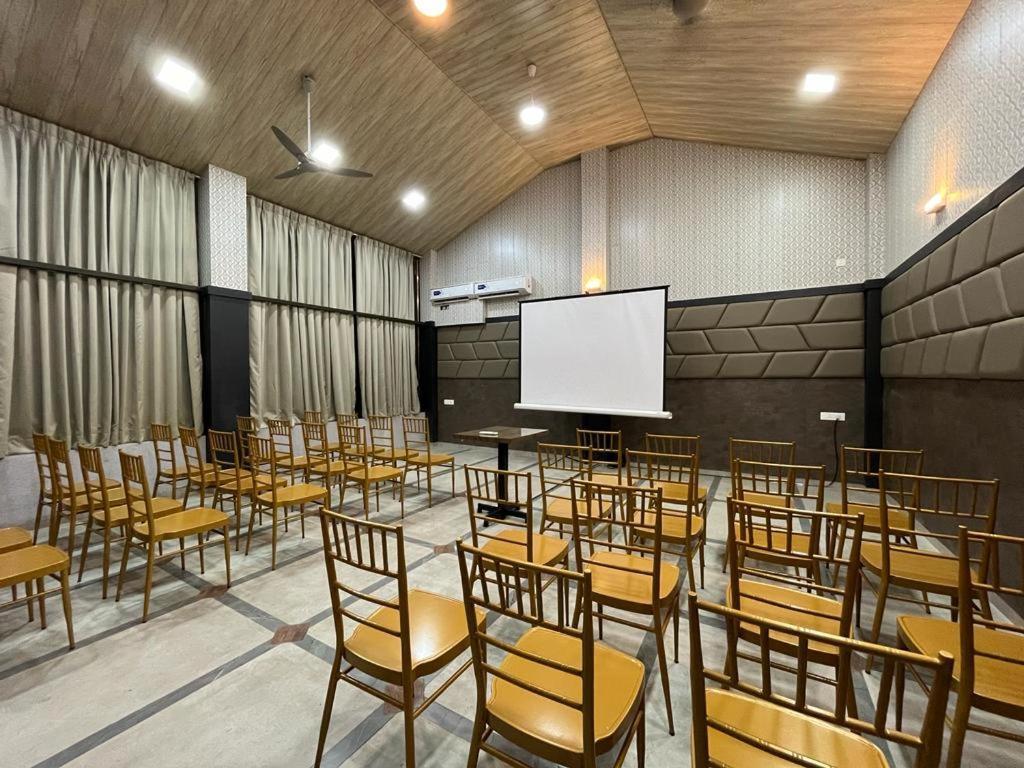 Hillrock Resort & Villas, Neral-카르자트 외부 사진