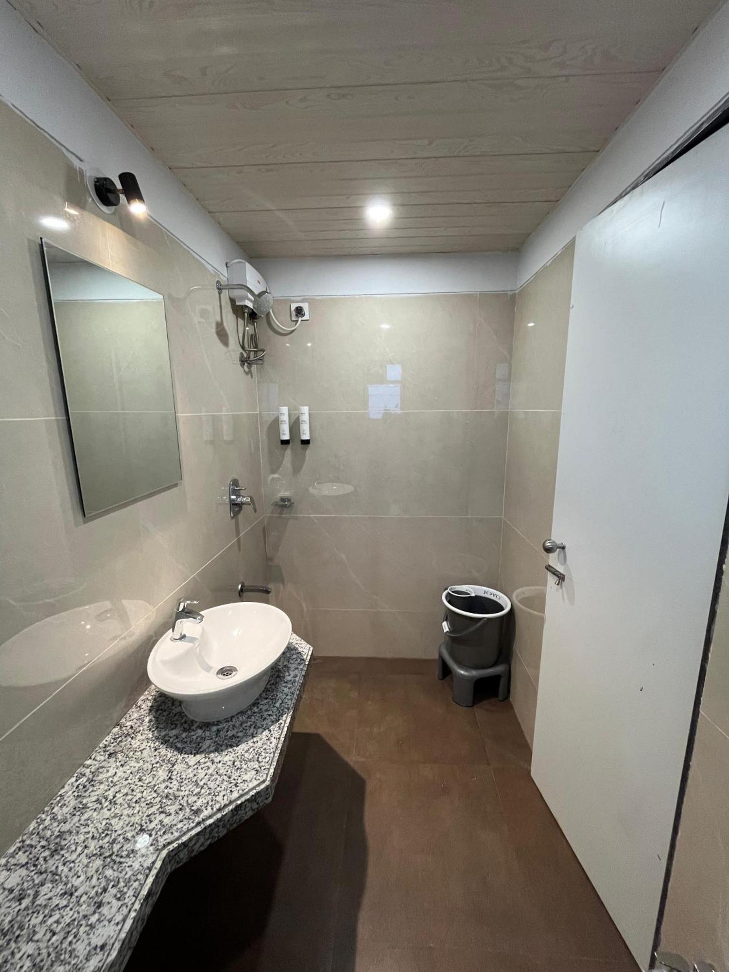 Hillrock Resort & Villas, Neral-카르자트 외부 사진
